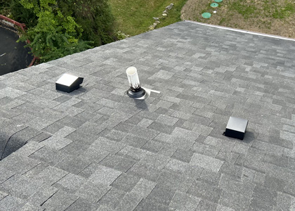 Roof vent pipe with repaired metal flashing and weather-resistant sealing